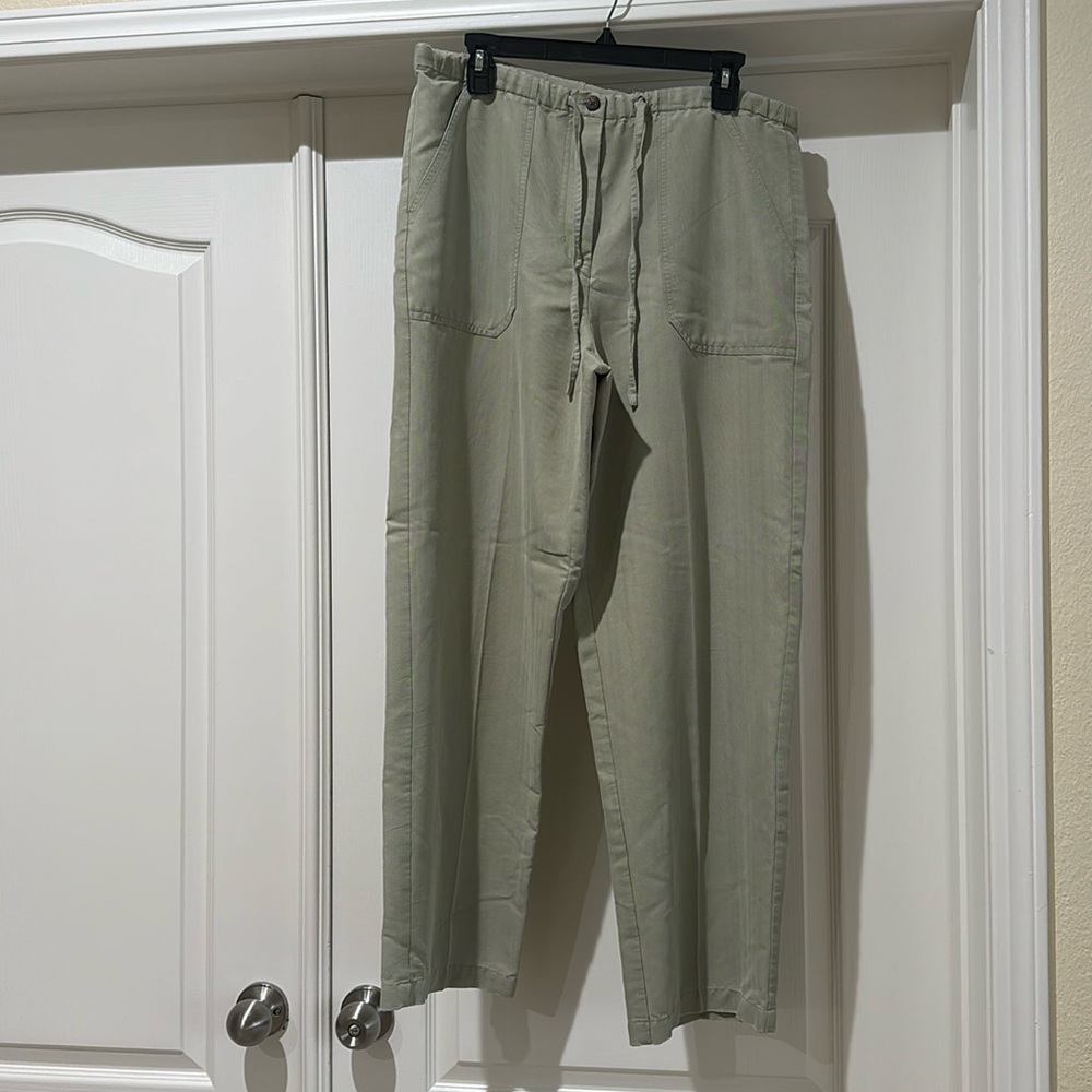 Vintage Caribbean Joe pale sage colored pants. Draw string waist. Size medium.